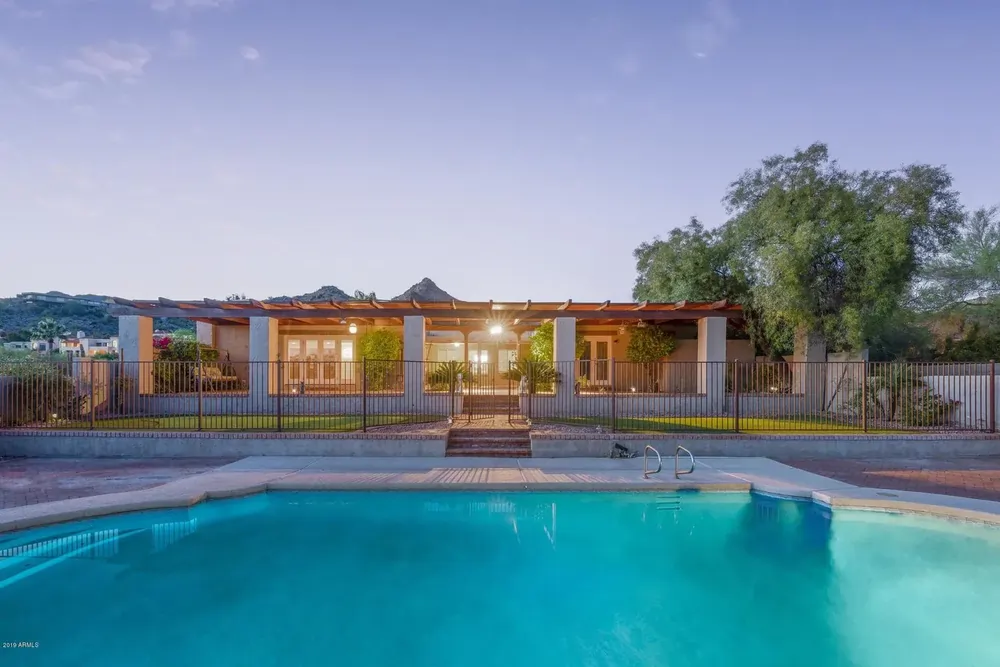 6399 N 38th St, Paradise Valley, AZ 85253 swimming pool