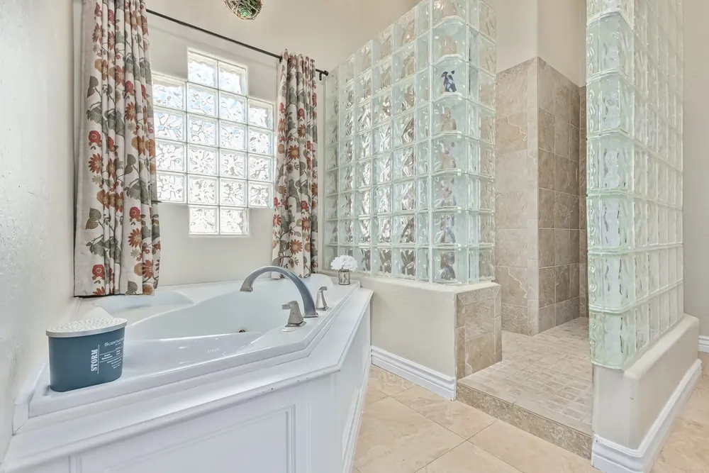15969 E Cholla Dr, Fountain Hills, AZ 852685bathroom