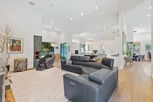 4021 E Claremont Ave, Paradise Valley, AZ 852539sofa